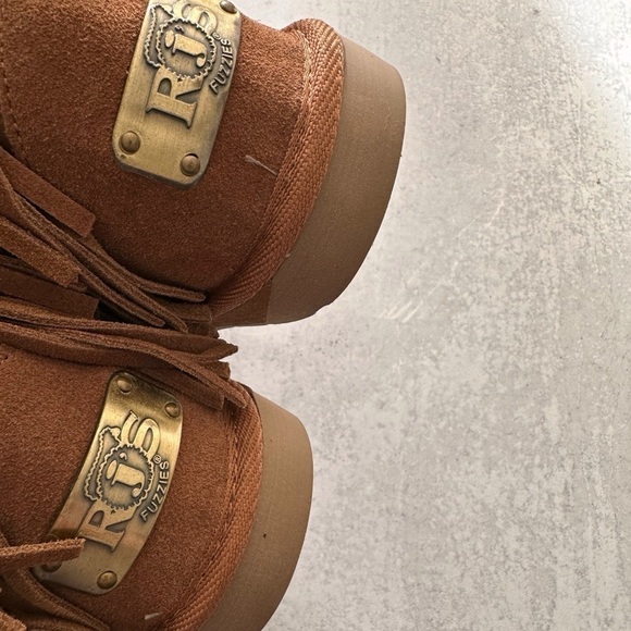 RJ’s Fuzzies Fringe Boots Shearling - Picture 8 of 12